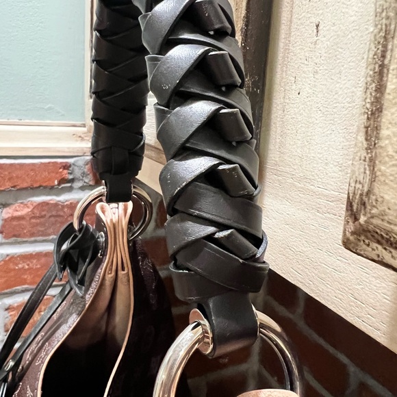 Carmel in Black - Picture 6 of 15